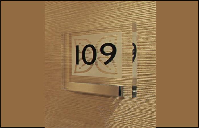 3.pleksiglas malzeme üzerine lazer kazımalı oda numarası